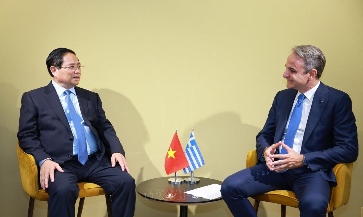 Thủ tướng Chính phủ Phạm Minh Chính gặp Thủ tướng Hy Lạp bên lề Hội nghị Đại dương Liên hợp quốc lần thứ 3