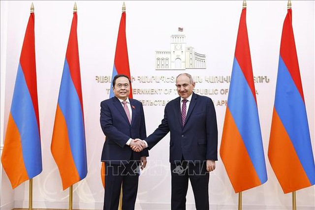 Top Vietnamese legislator meets Armenian Prime Minister
